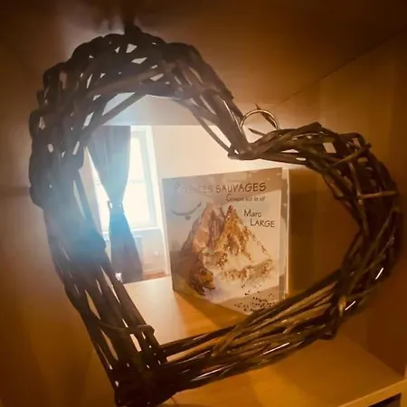 Grand A 3 Min Du Centre-ville شقة *