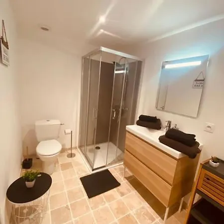 Grand A 3 Min Du Centre-ville شقة *